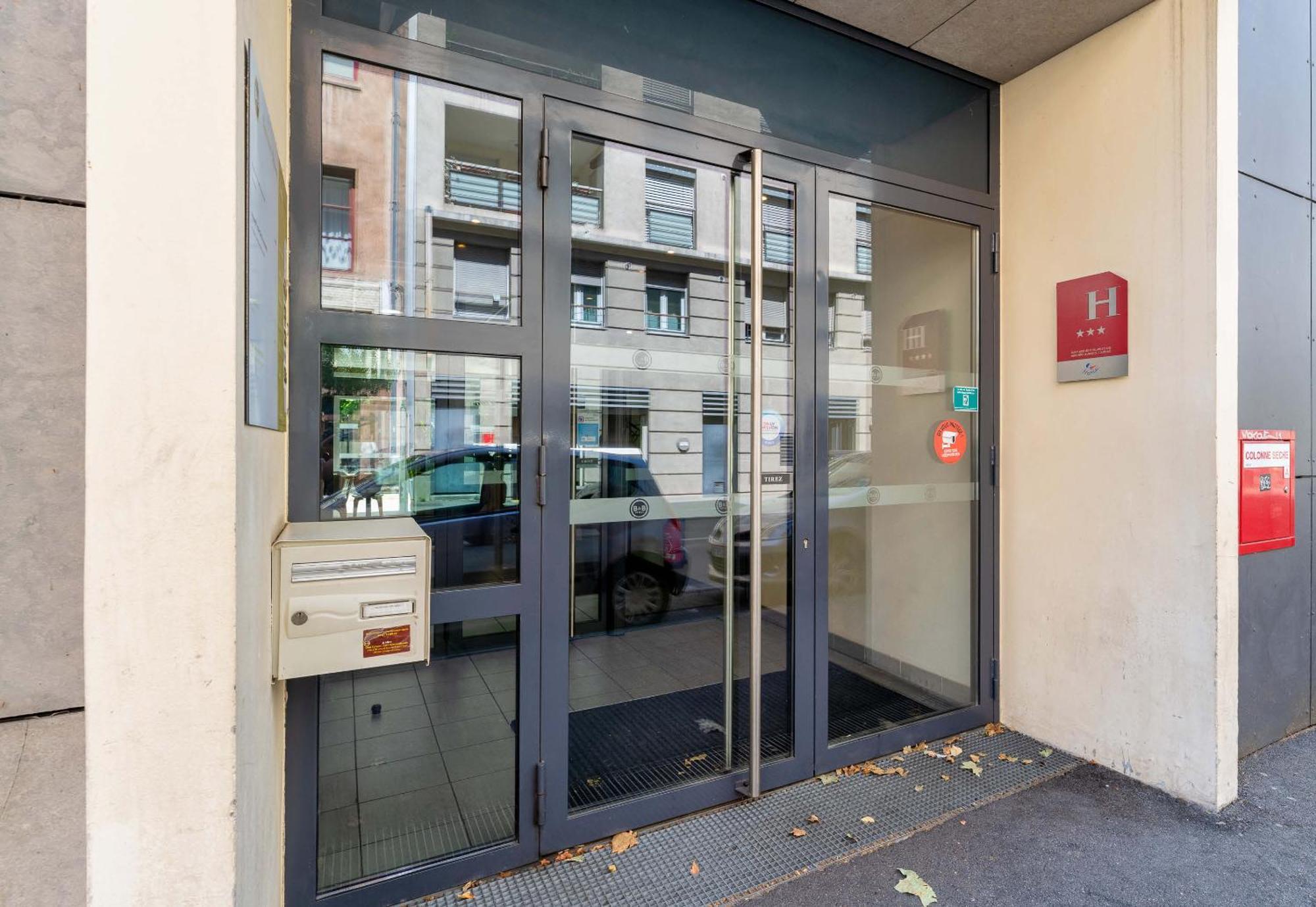 里昂卡鲁利国际城住宿加早餐酒店 卡威尔奎 外观 照片